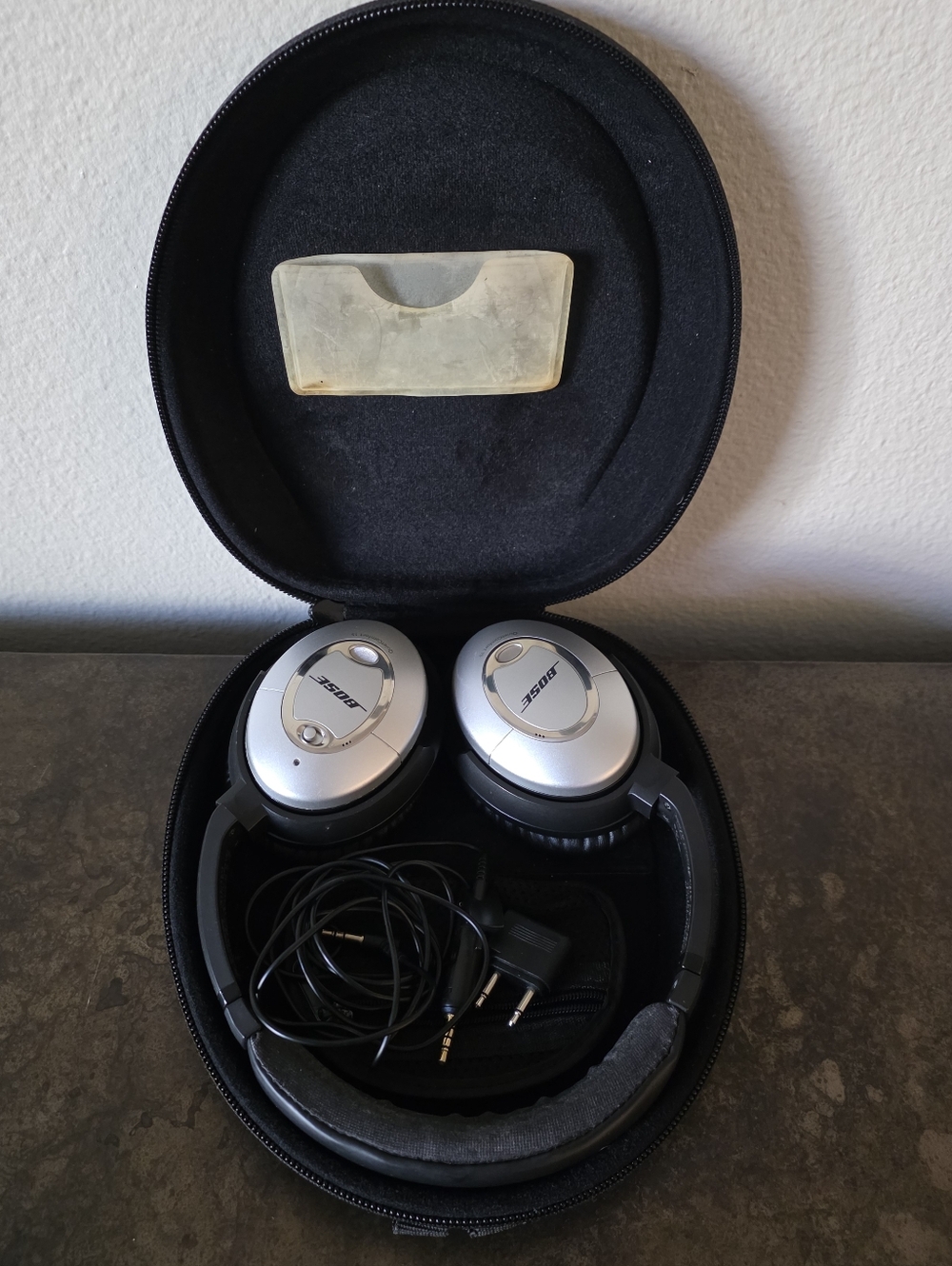 FOR PARTS ONLY- NOT WORKING: BOSE Noise Canceling Headphones With Case